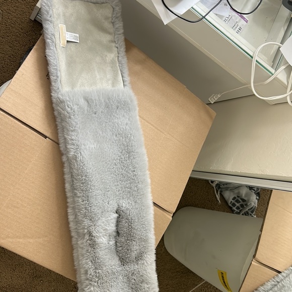 Michael kors scarf lite gray brand new - Picture 3 of 5